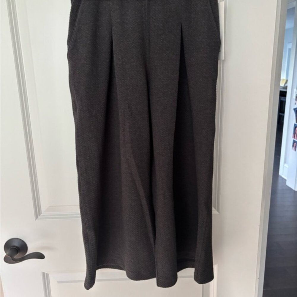 Lululemon Can You Feel the  Pleat SHR Crop - NWT Size 6- Textured Black